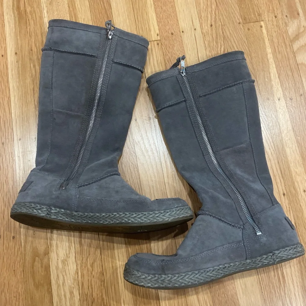 UGG Emerie Knee High Flat Boots Charcoal Gray Suede Tassel Charm Sz 7.5